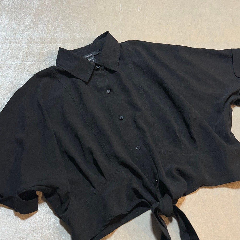 Forever 21 Women's Small Black Tie-Front Button-Down Cropped Blouse Smart Casual